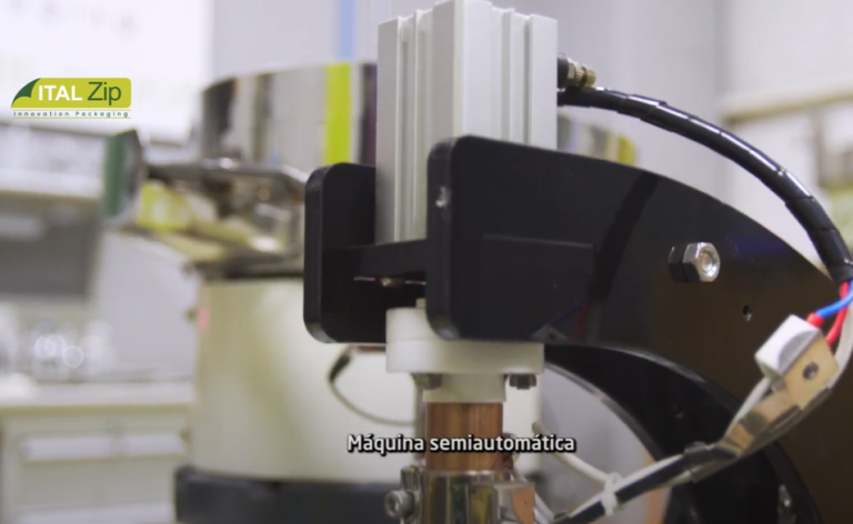 Máquina Semiautomática Italzip: Solución para Empaque Eficiente